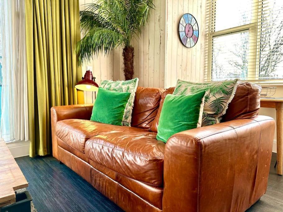 Apartment Designer Apartment: Quayside Comfort With Parking & Wi-fi Poole