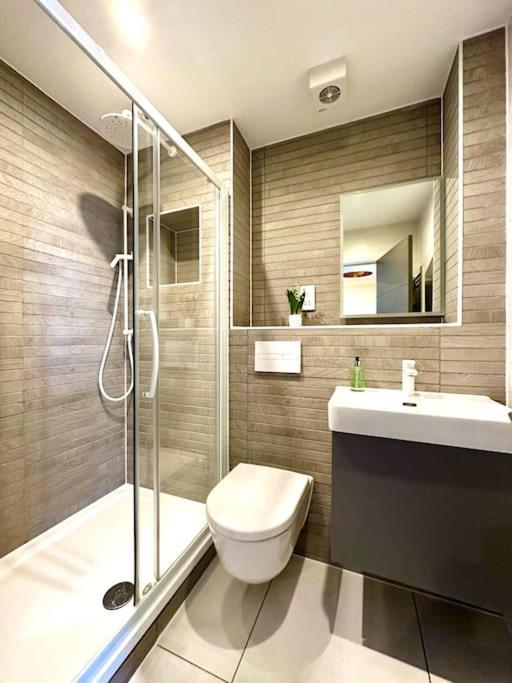 Quayside Couples Retreat: Poole's Prime Location