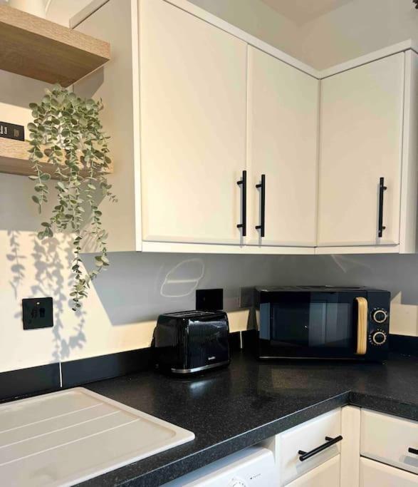 The Nook - Cosy Coastal Retreat Near Sandbanks