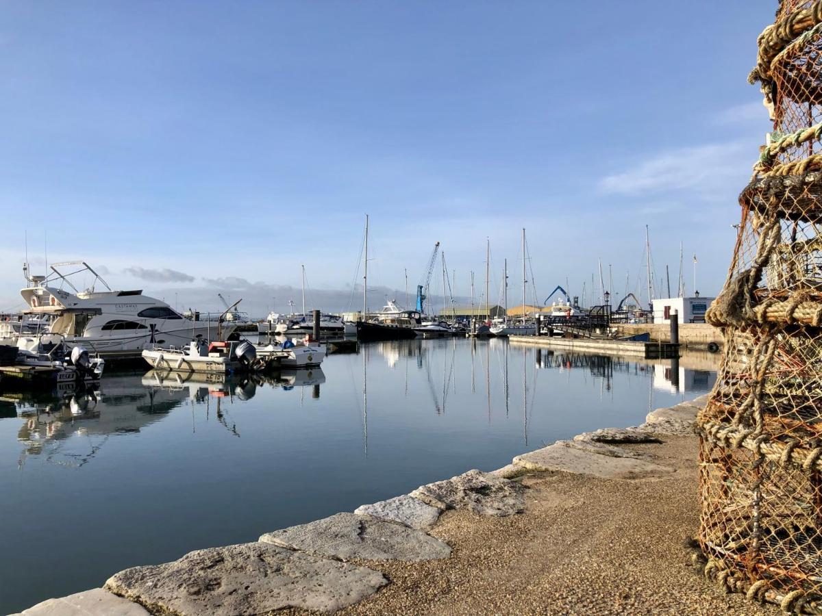 House With Parking, Short Stroll To Quay, Shops And Restaurants *