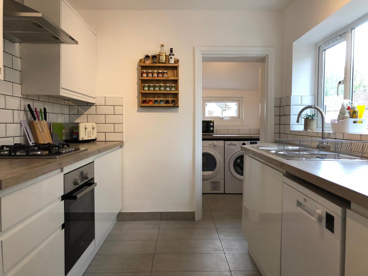 House With Parking, Short Stroll To Quay, Shops And Restaurants