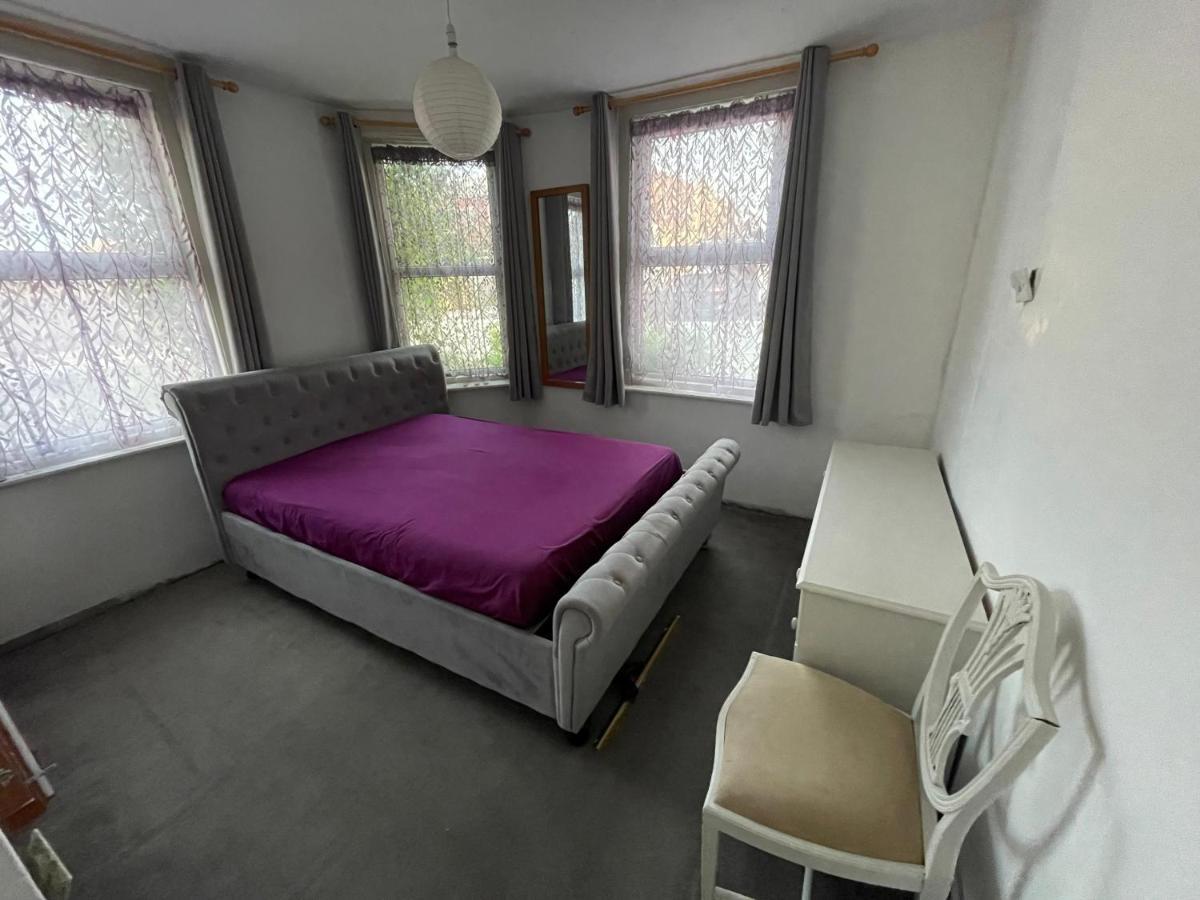 South Coast Guest With Free Parking Homestay *