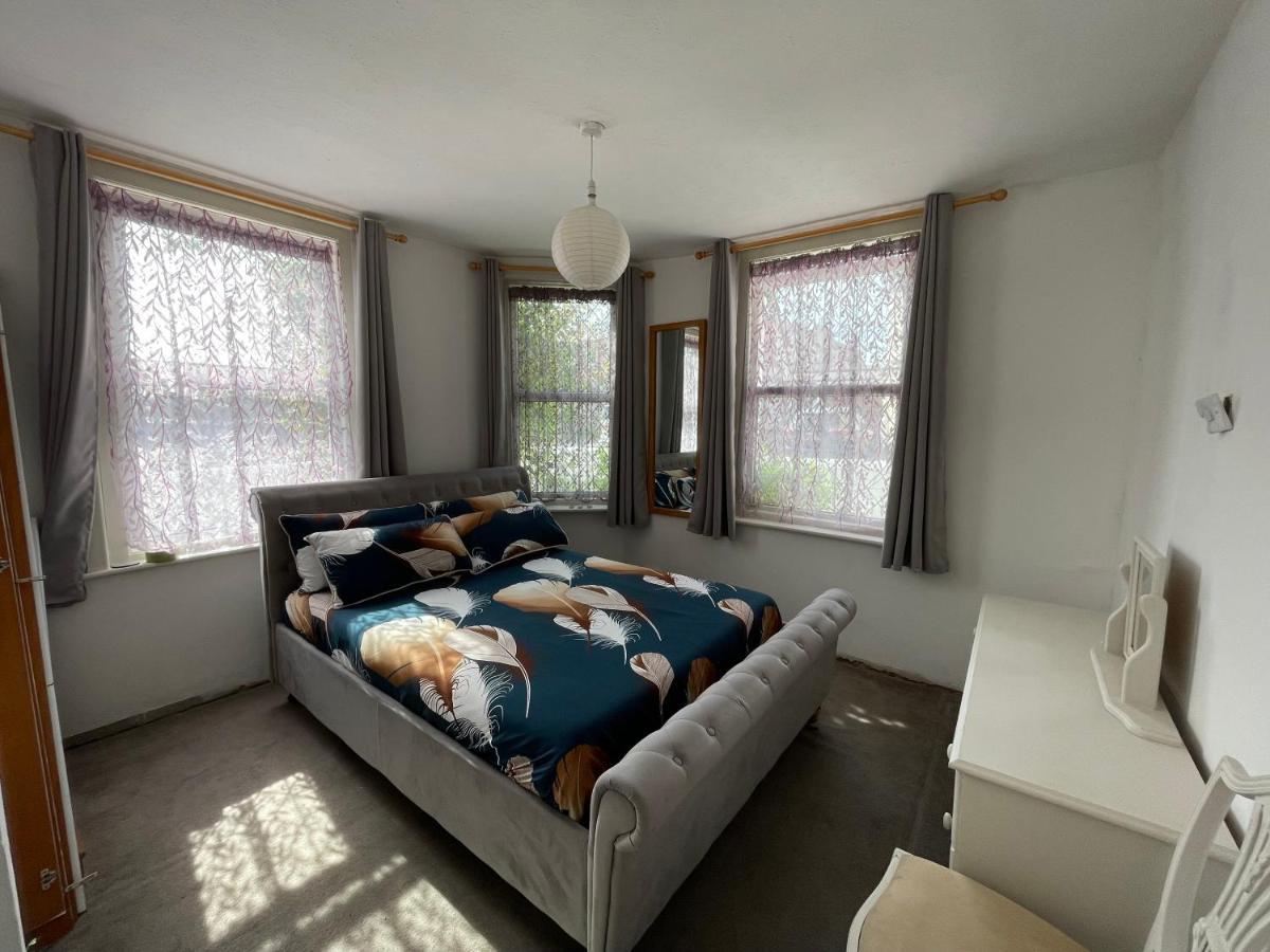 South Coast Guest With Free Parking Homestay Poole