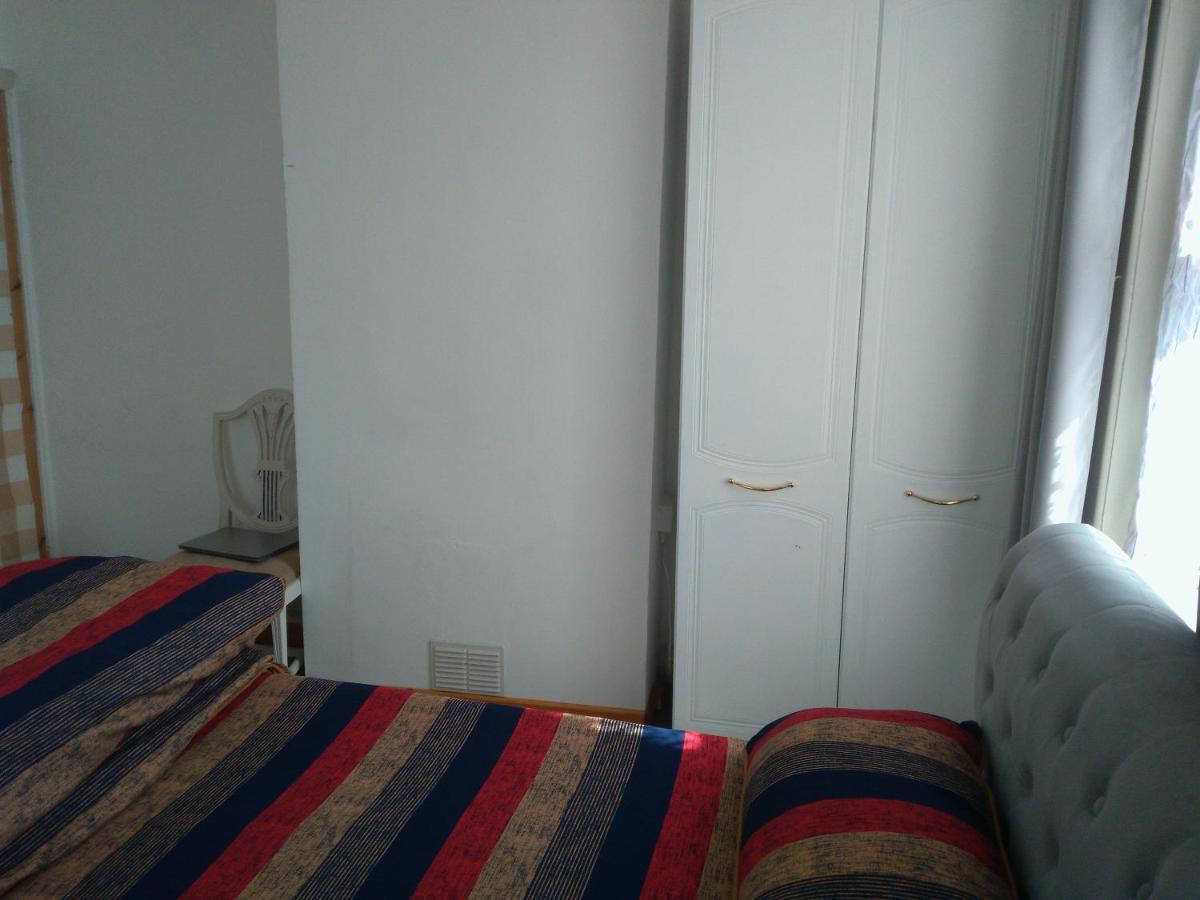 South Coast Guest With Free Parking * Poole