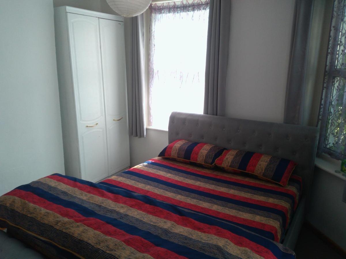 South Coast Guest With Free Parking Homestay