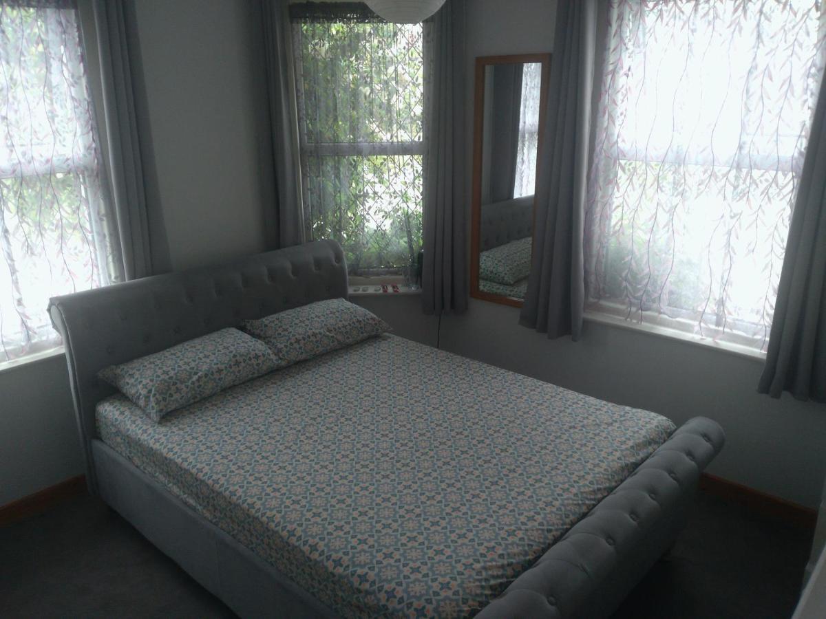 South Coast Guest With Free Parking Homestay *