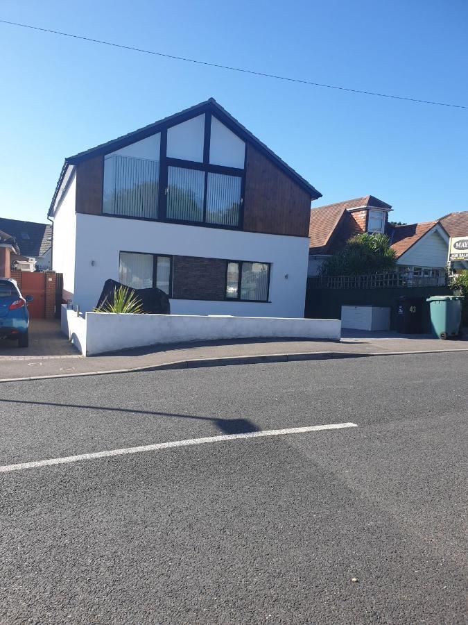 Holiday home Serenity Poole