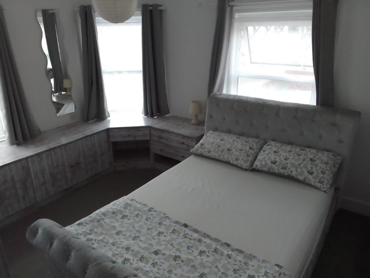 South Coast Guest With Free Parking *