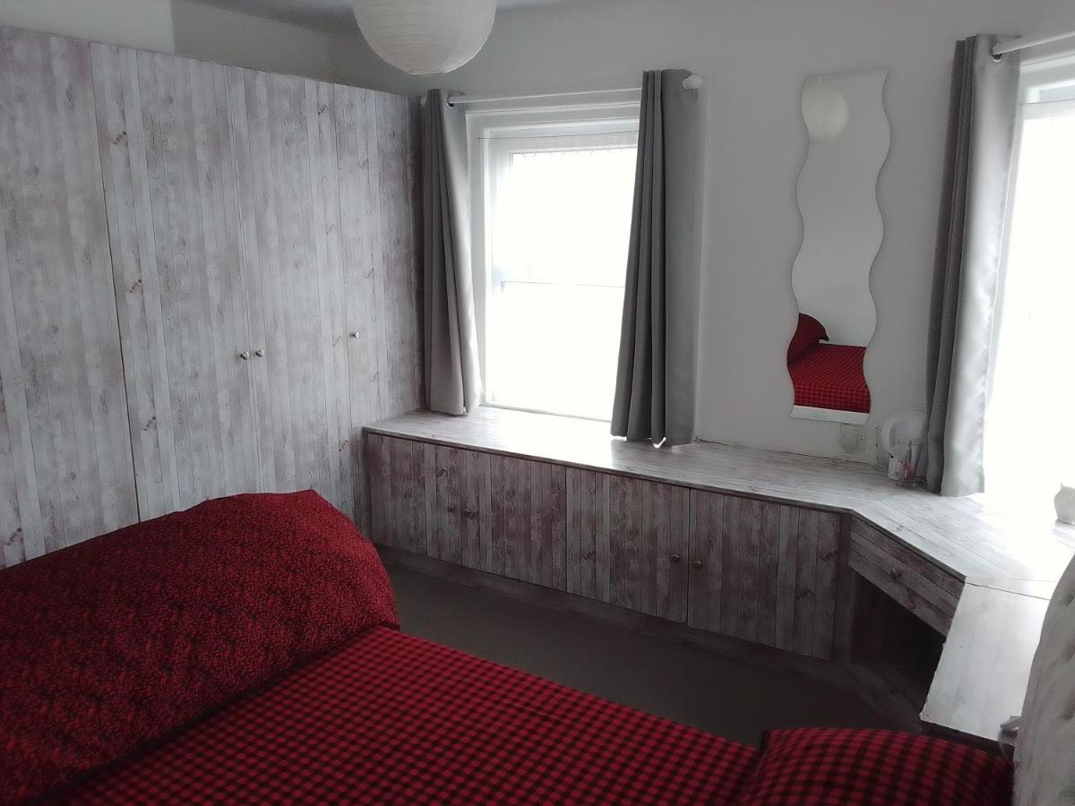 South Coast Guest With Free Parking *
