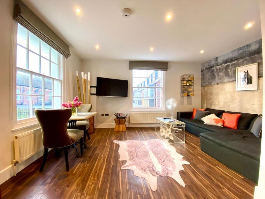 Apartment Quayside Cottage: Charming In Poole's Old Town *