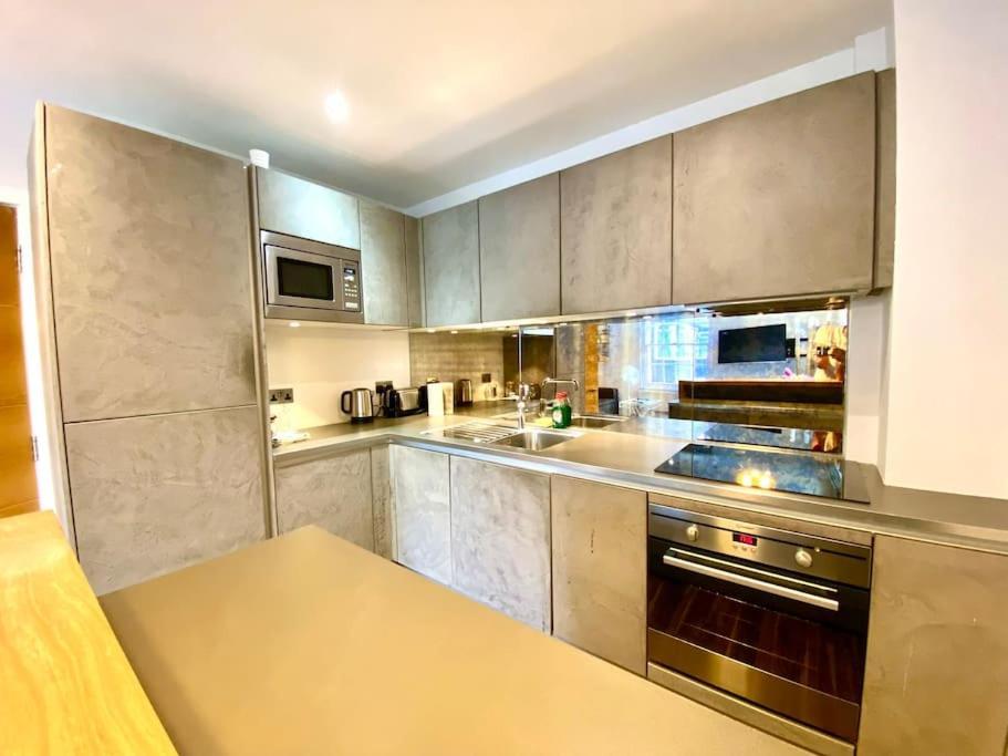 Quayside Cottage: Charming In Poole's Old Town Apartment