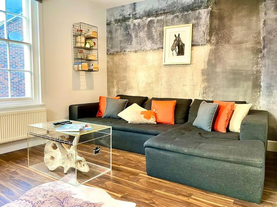 Apartment Quayside Cottage: Charming In Poole's Old Town