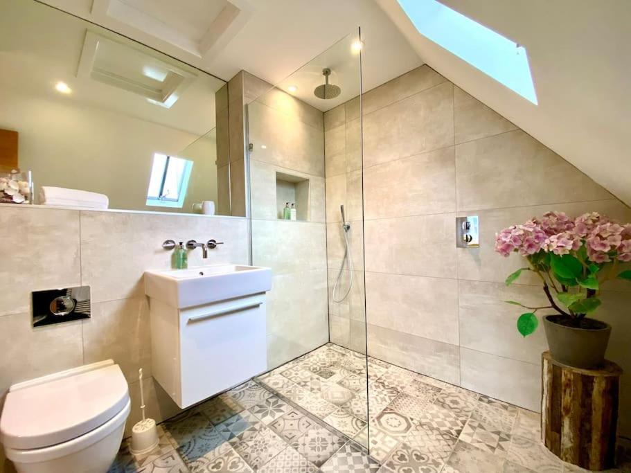 Quayside Cottage: Charming In Poole's Old Town