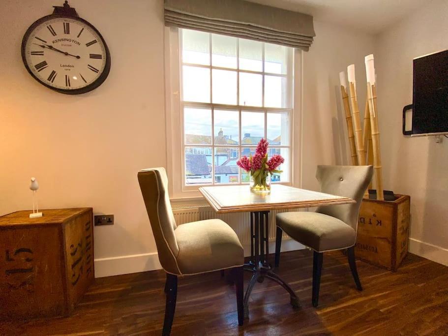 Quayside Cottage: Charming In Poole's Old Town Poole