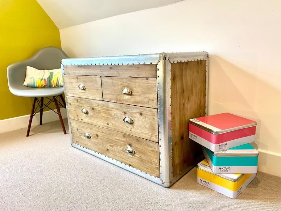 Quayside Cottage: Charming In Poole's Old Town Apartment