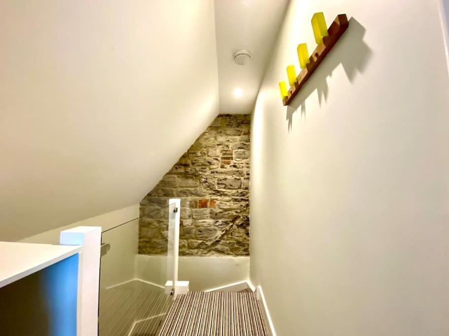 Quayside Cottage: Charming In Poole's Old Town