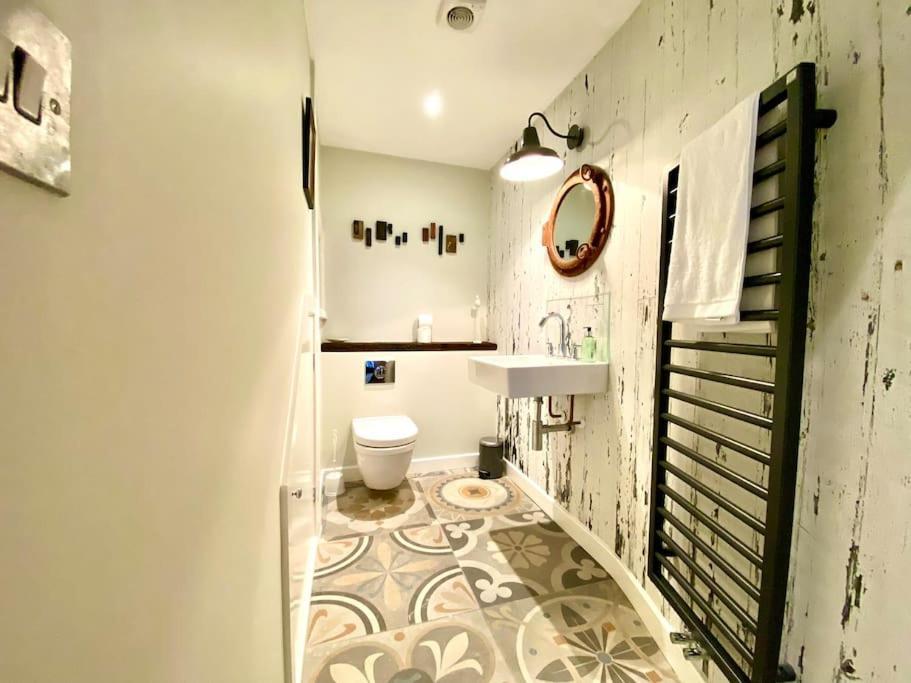 Quayside Cottage: Charming In Poole's Old Town *