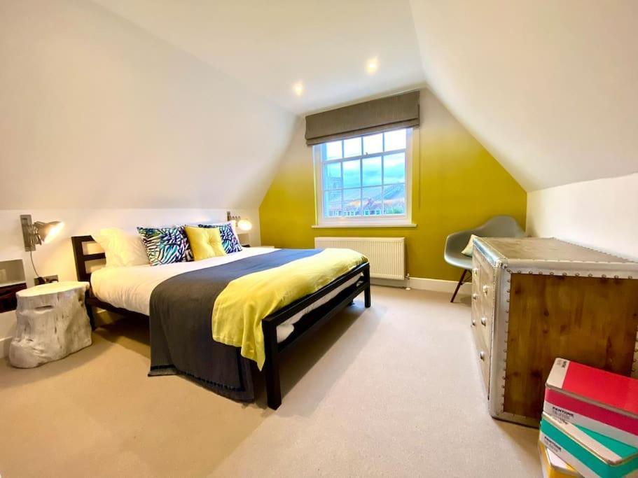 Apartment Quayside Cottage: Charming In Poole's Old Town Poole