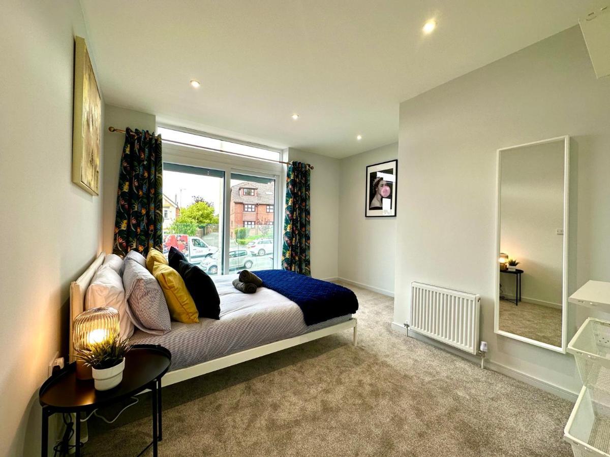 Coastal Haven: 3-bedroom Retreat With Free Parking And Wi-fi * Poole