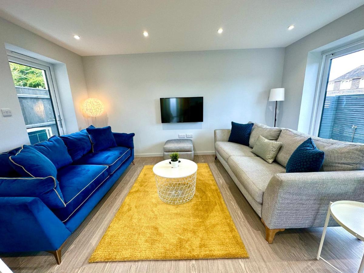 Coastal Haven: 4-bedroom Retreat With Free Parking And Fast Wi-fi Holiday home *