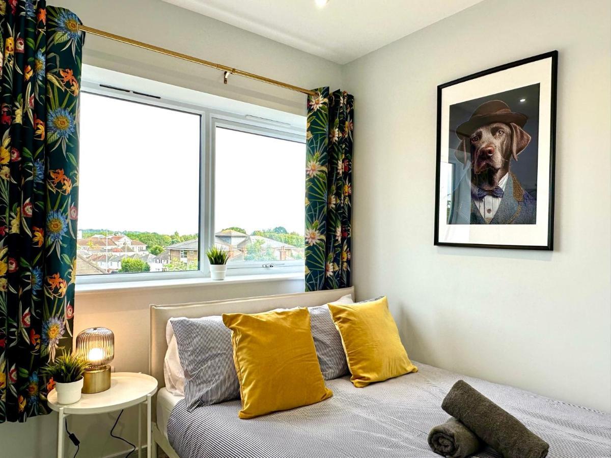 Coastal Haven: 4-bedroom Retreat With Free Parking And Fast Wi-fi Holiday home