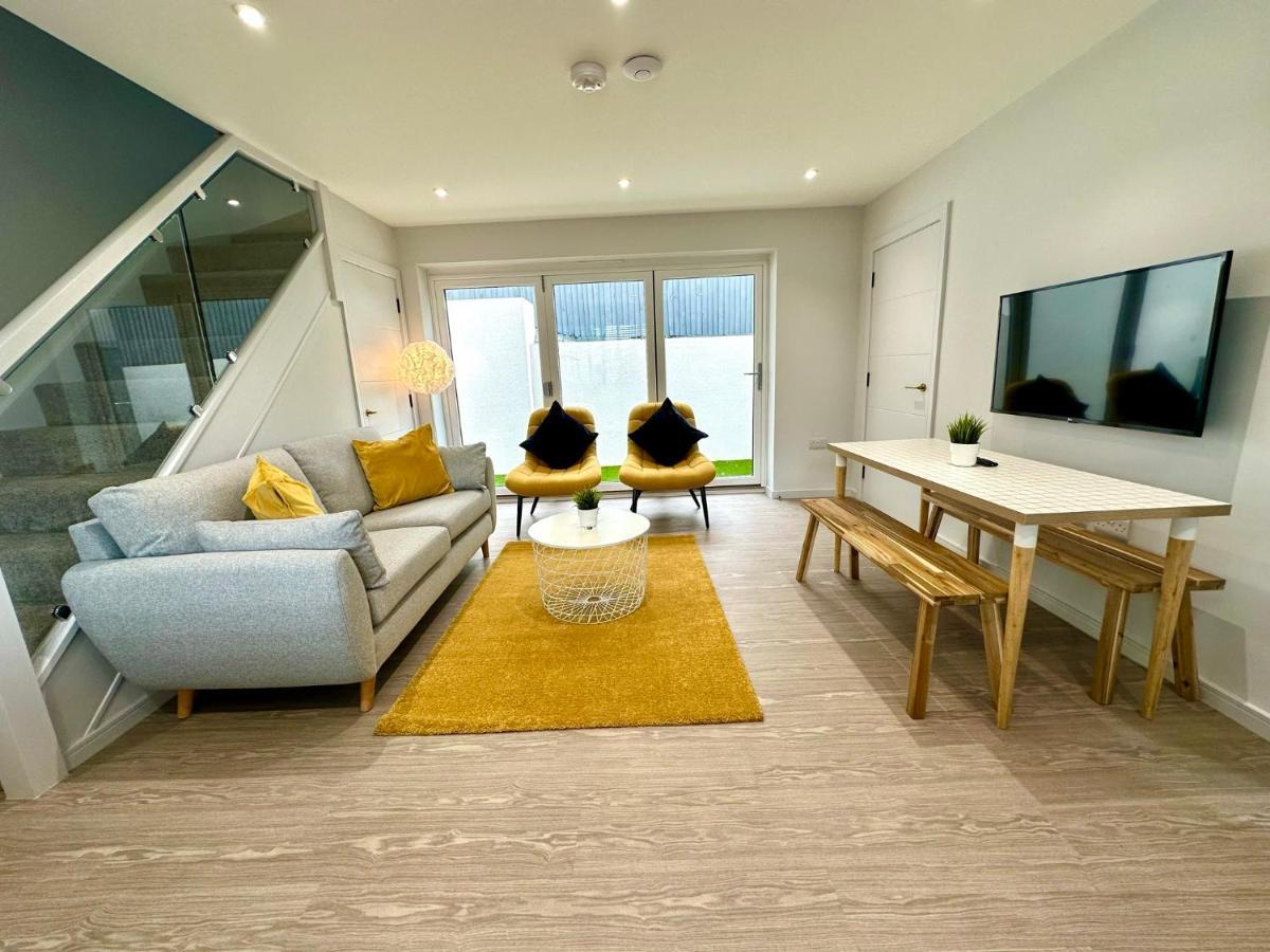 Coastal Haven: 3-bedroom Retreat With Free Parking And Wi-fi *