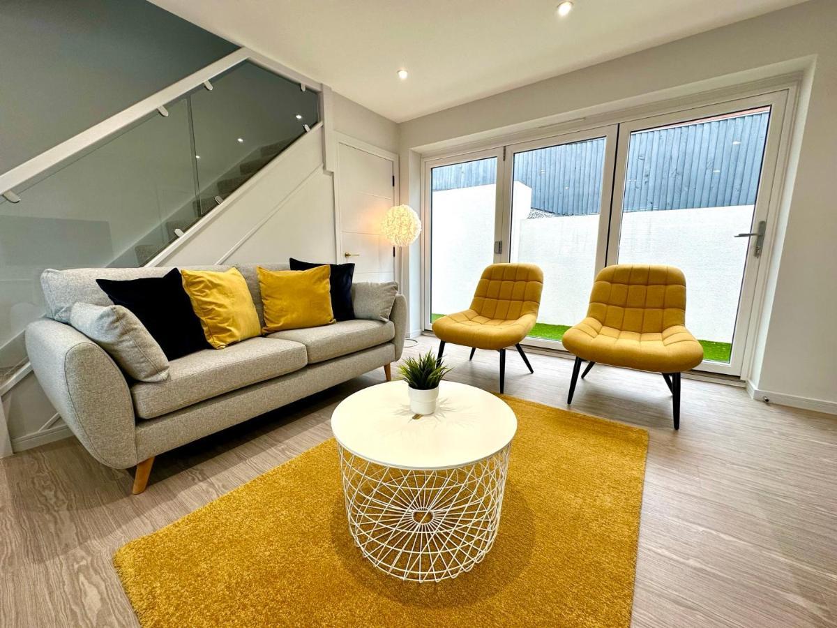 Coastal Haven: 3-bedroom Retreat With Free Parking And Wi-fi Holiday home *