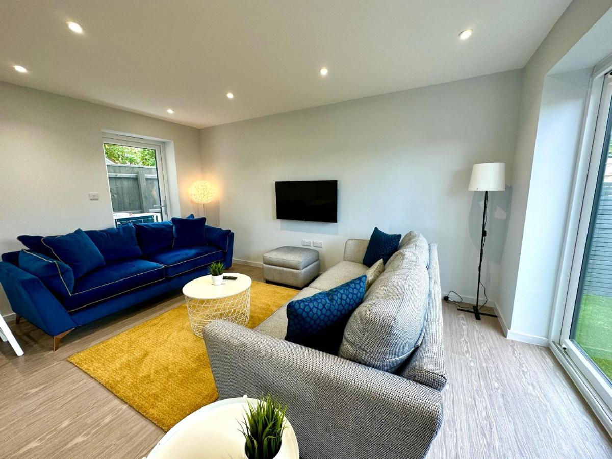 Coastal Haven: 4-bedroom Retreat With Free Parking And Fast Wi-fi * Poole