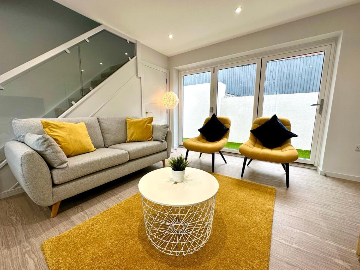 Holiday home Coastal Haven: 3-bedroom Retreat With Free Parking And Wi-fi Poole