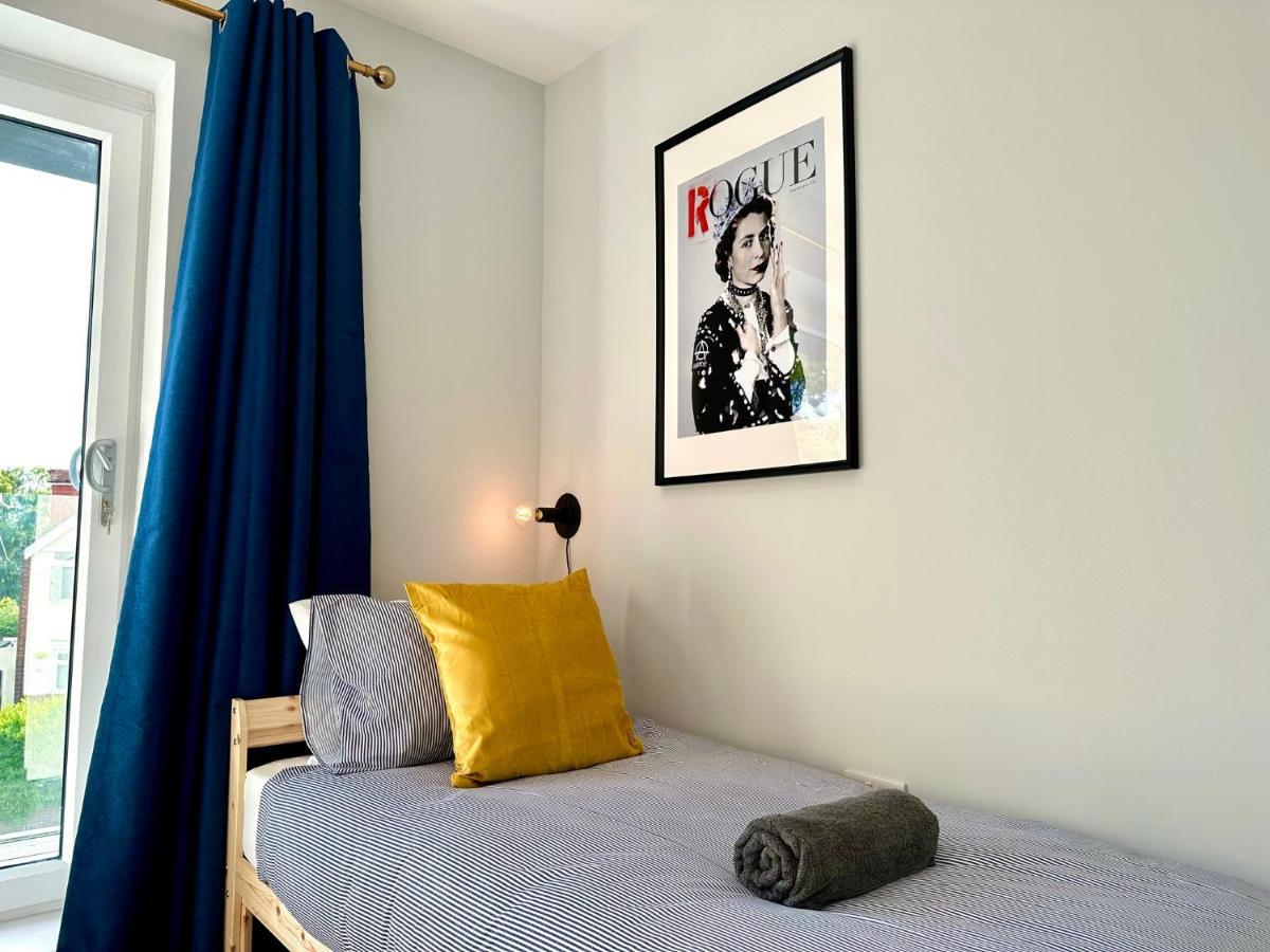 Coastal Haven: 4-bedroom Retreat With Free Parking And Fast Wi-fi Holiday home *