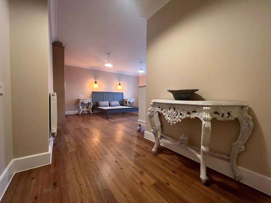 The Annex At Merley Mews