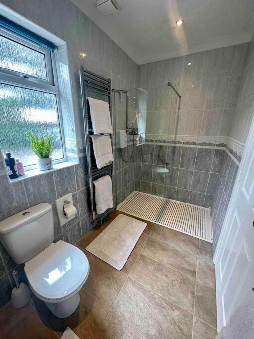 Spindrift, Spacious Bungalow Near Beach Holiday home