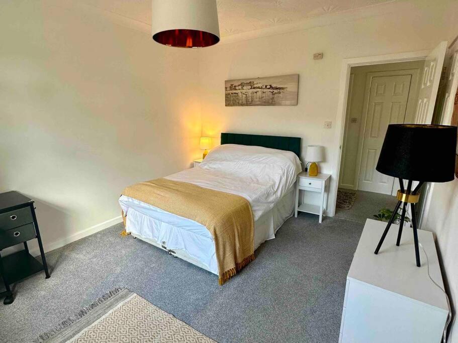 Spindrift, Spacious Bungalow Near Beach