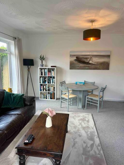 Holiday home Spindrift, Spacious Bungalow Near Beach *