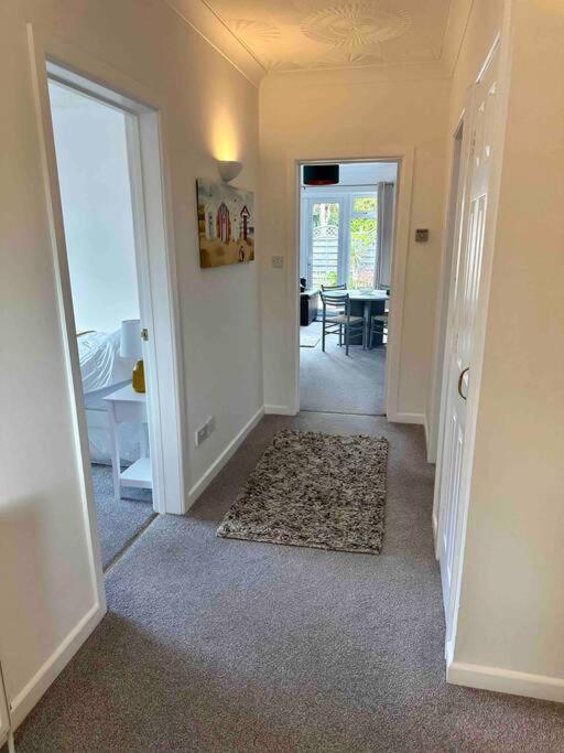 Spindrift, Spacious Bungalow Near Beach *