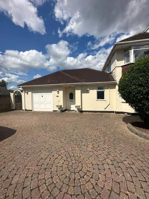 Spindrift, Spacious Bungalow Near Beach Holiday home
