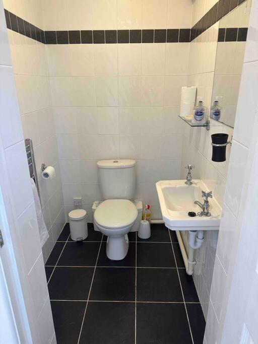 Spindrift, Spacious Bungalow Near Beach * Poole
