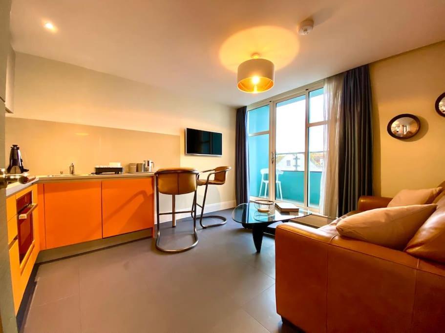 Incredible - Amazing Location - Free Parking & Wifi!