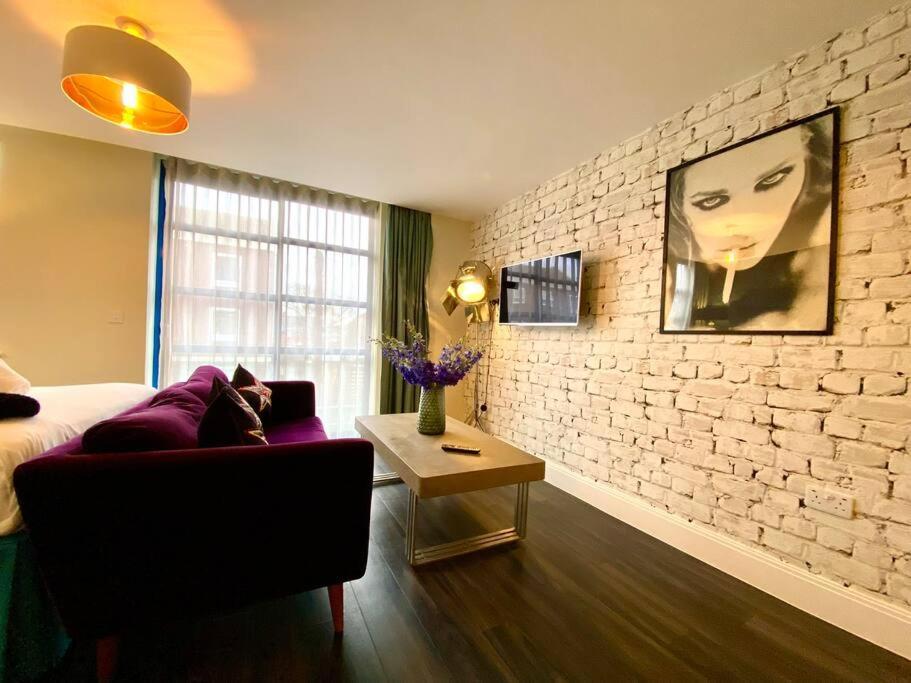 Stunning - Free Parking & Wifi! *