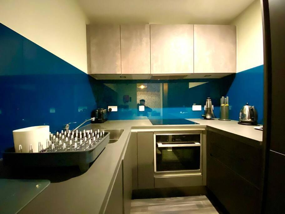 Apartment Stunning - Free Parking & Wifi! Poole