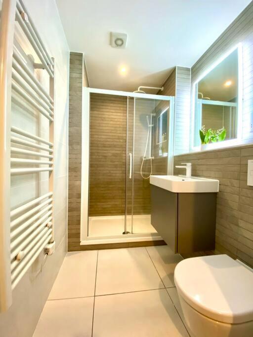Incredible - Amazing Location - Free Parking & Wifi! Apartment *