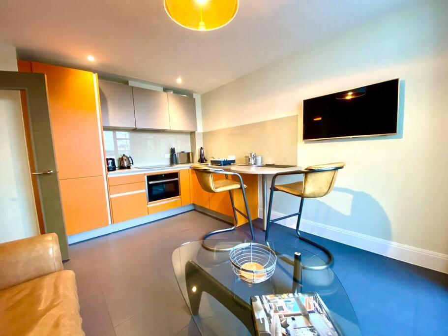 Apartment Incredible - Amazing Location - Free Parking & Wifi! Poole