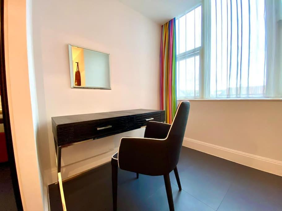 Incredible - Amazing Location - Free Parking & Wifi! * Poole