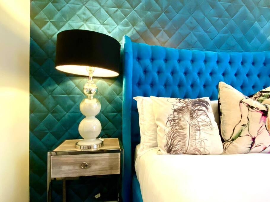 Stunning - Free Parking & Wifi! Apartment *