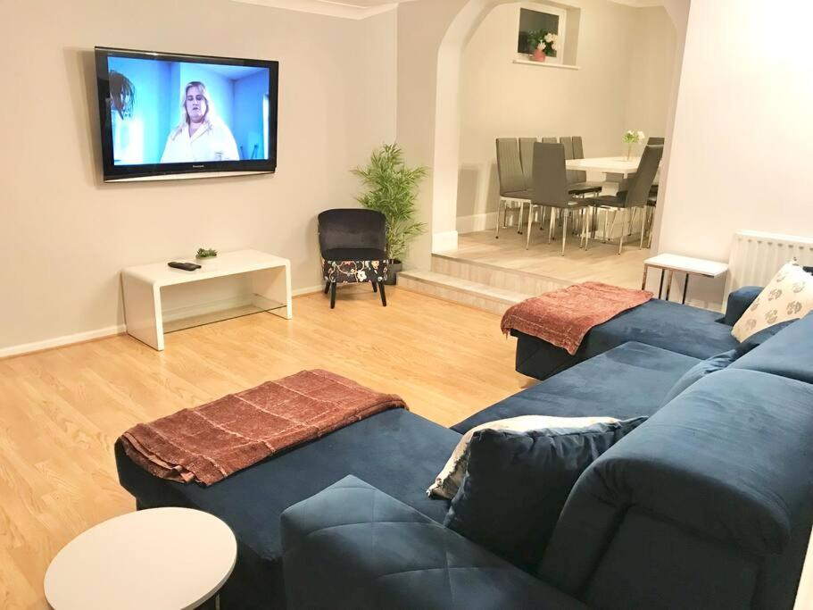 Dolphin Retreat Close To Beaches And Harbour