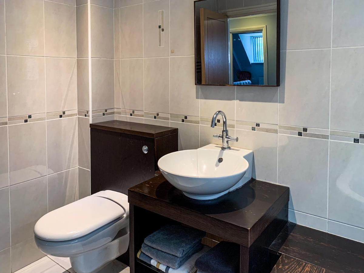The Gables Poole, 3 Bedroom Penthouse Apartment Poole