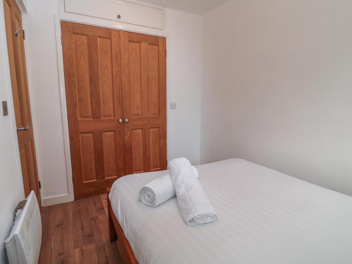 Flat 5 Fairwinds *