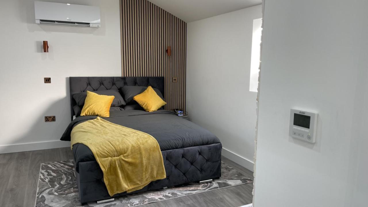 Private Luxury By The Sea, With A Personal Gym, Hot Tub, And Free Parking!
