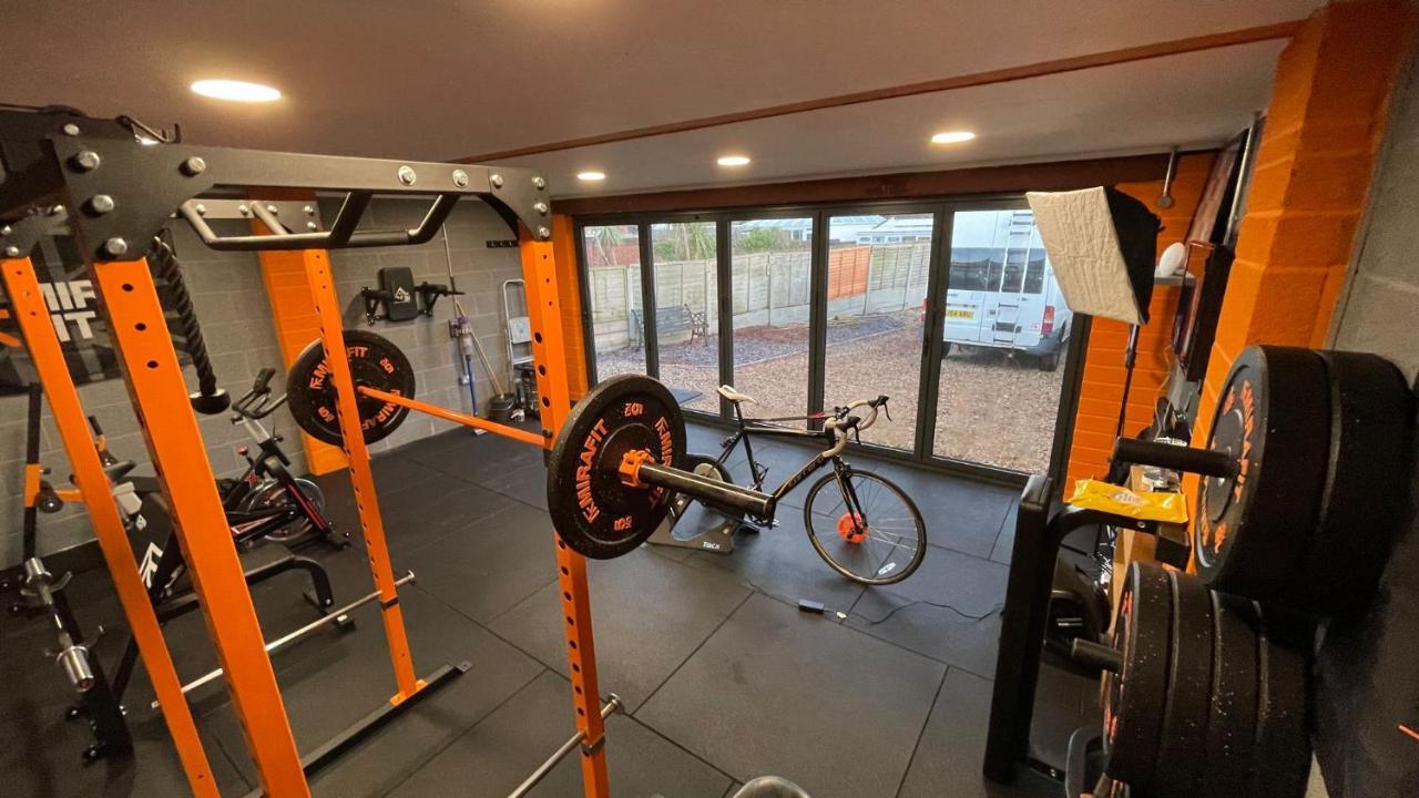 Apartment Private Luxury By The Sea, With A Personal Gym, Hot Tub, And Free Parking!