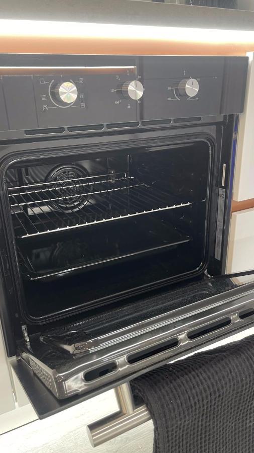 Apartment Private Luxury By The Sea, With A Personal Gym, Hot Tub, And Free Parking! Poole